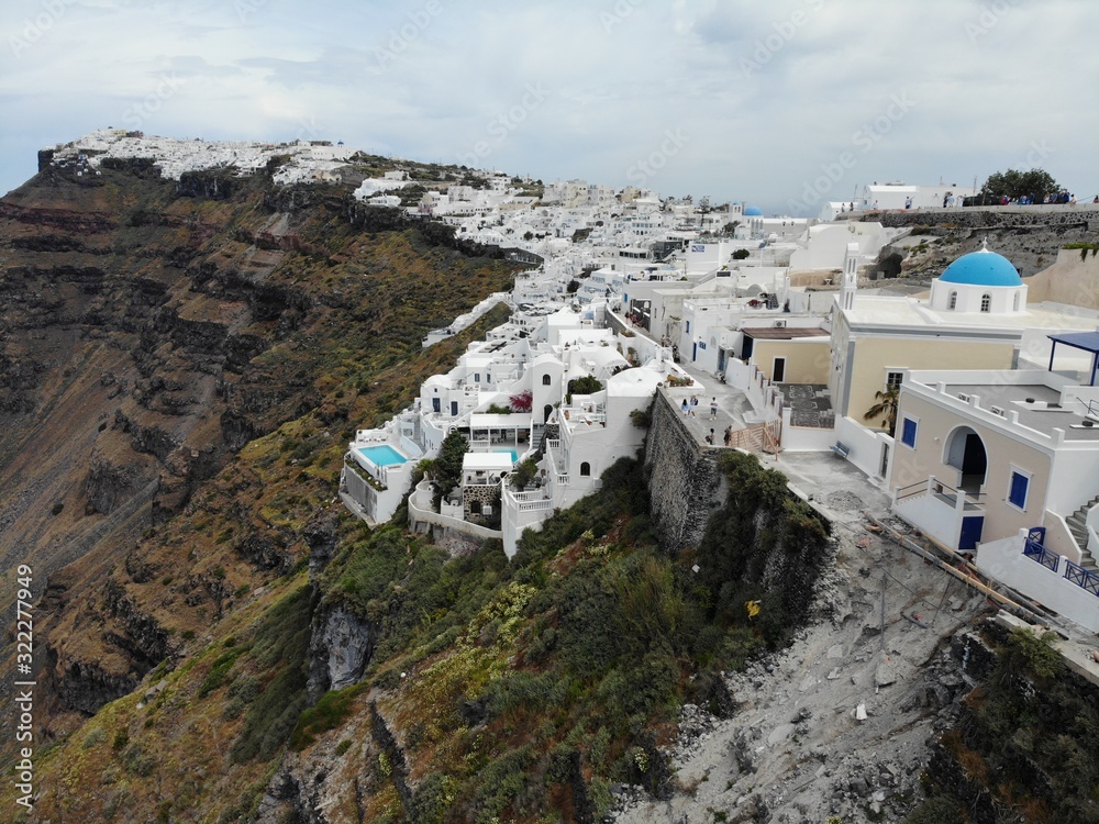 Naklejka premium Fira Santorini a vista de Drone