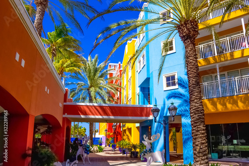 Foto Willemstad, Curacao, Netherlands - Specific coloured buildings in Curacao