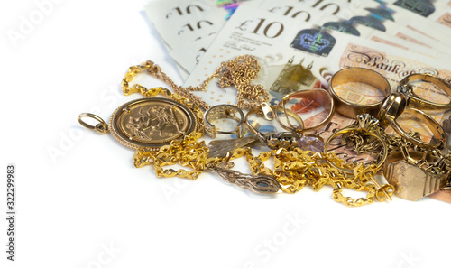 Cash for gold, used gold, old jewellery and coins with UK banknotes. Selling old or broken gold jewelry to get money