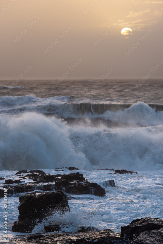 Obraz premium Storm Ciara reaches the Welsh coast Massive waves as storm Ciara hits the coast of Porthcawl in South Wales, United Kingdom