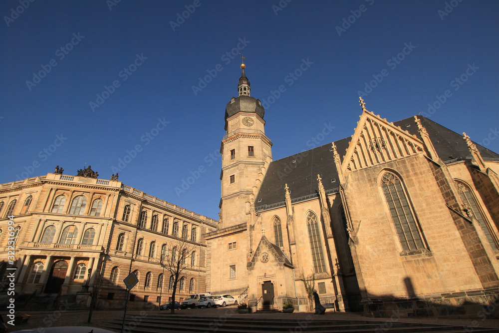 Altenburg; Bartholomäi-Kirche und hist. Bankgebäude