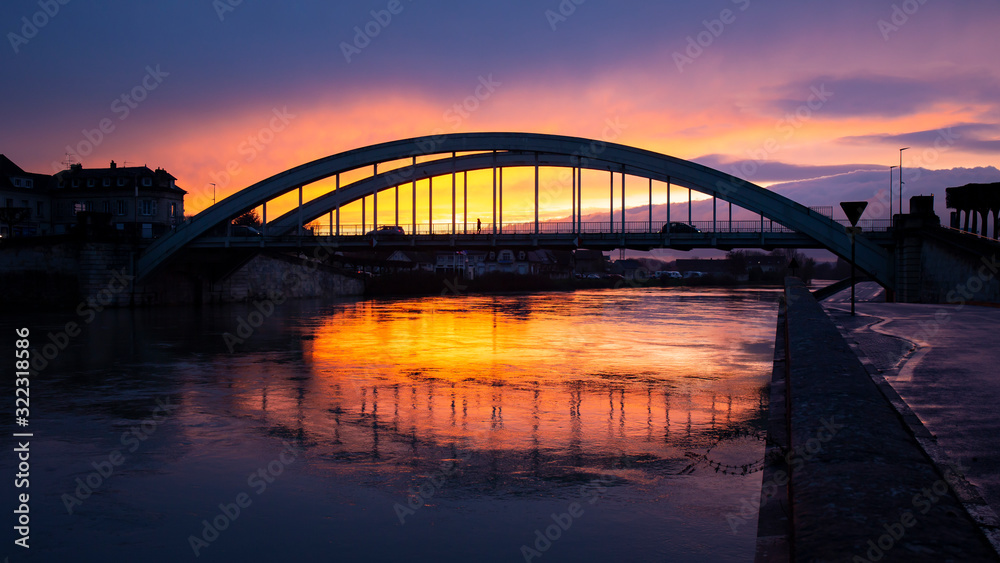 Coucher du soleil sur le pont de Pont Sainte Maxence, Oise, Picardie, Hauts-de-France