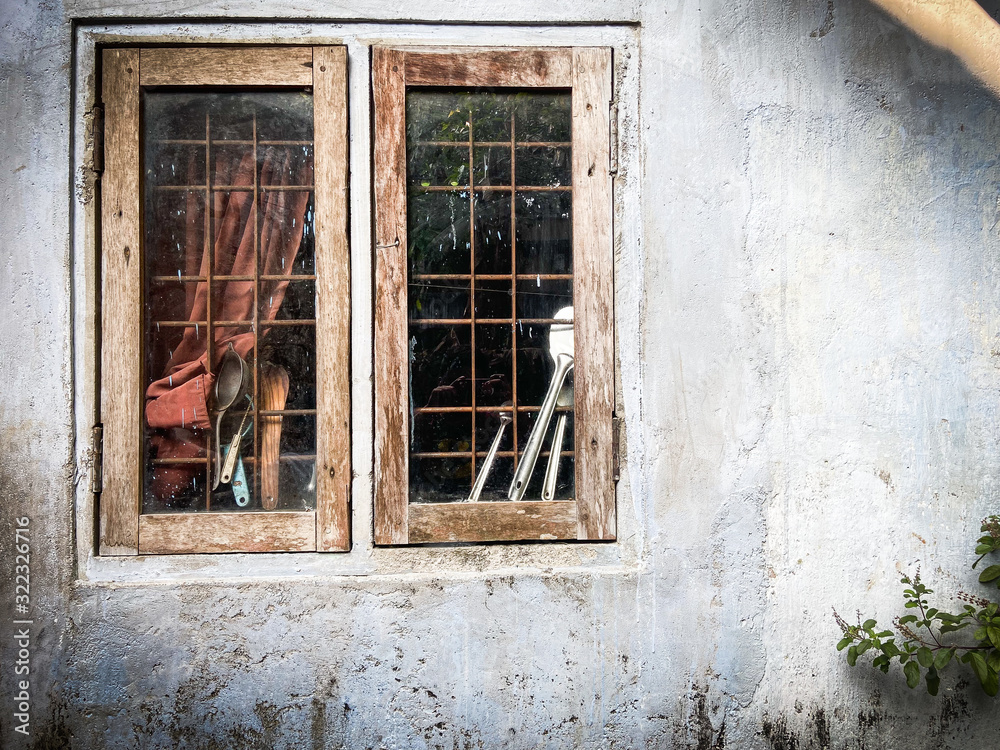 Obraz premium old window in stone wall