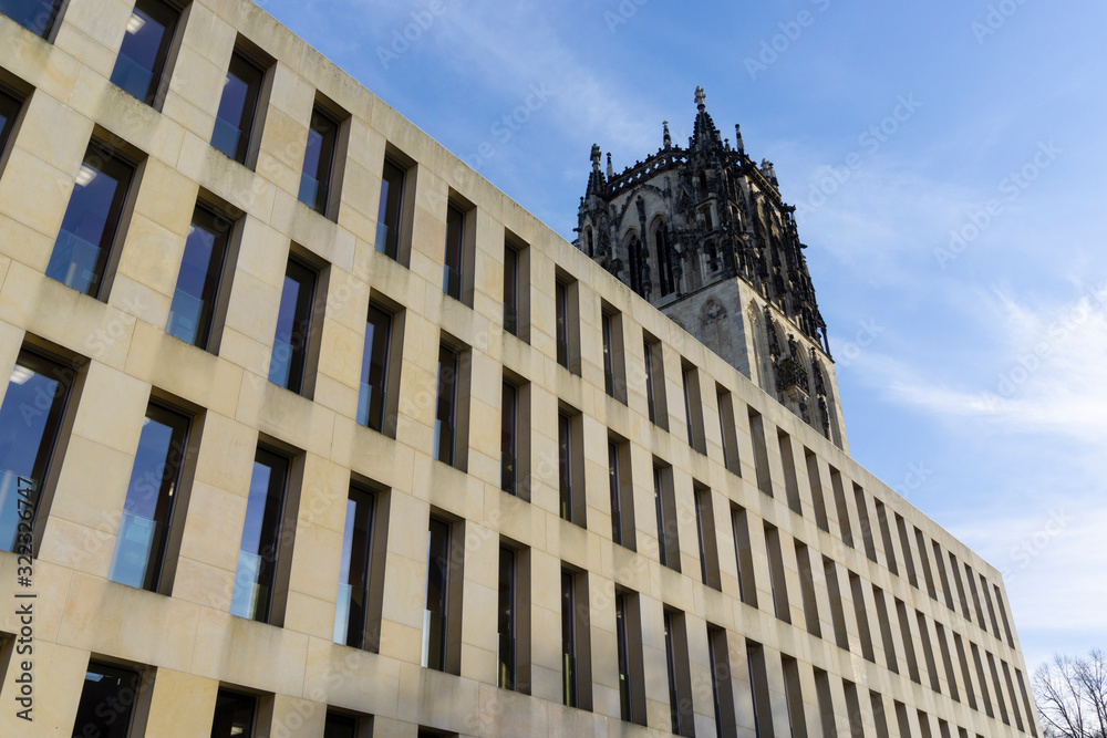 Obraz premium IDP, Liudgerhaus, Diözesanbibliothek, Überwasserkirche, Überwasserkirchplatz, Münster, Nordrhein-Westfalen, Deutschland, Europa