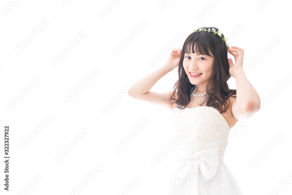ドレスを着た笑顔の花嫁