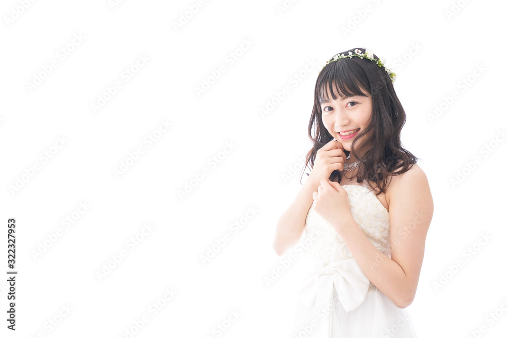 ドレスを着た笑顔の花嫁