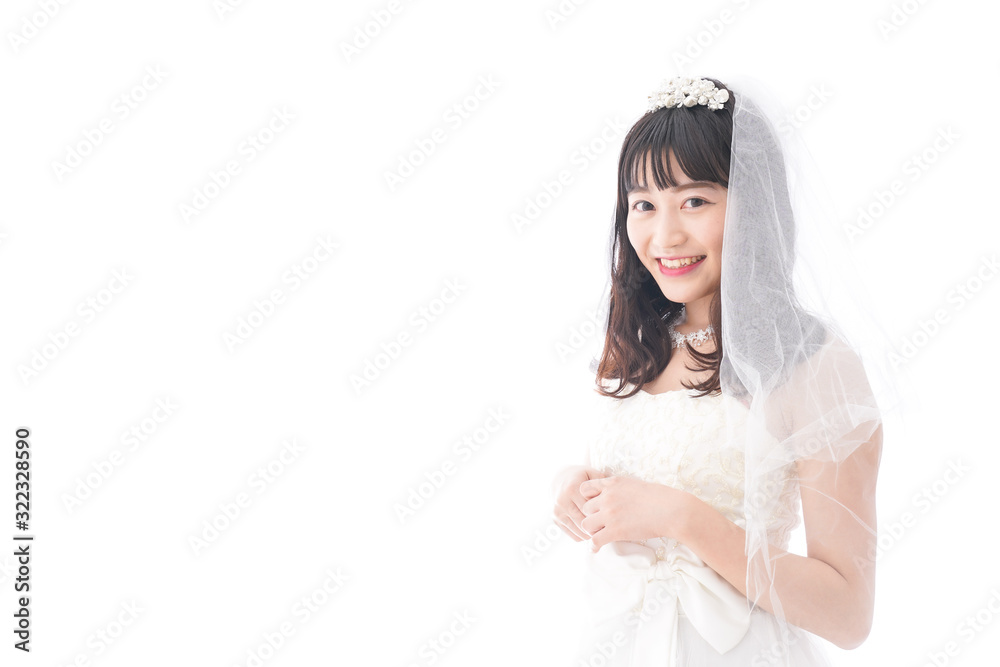 ドレスを着た笑顔の花嫁