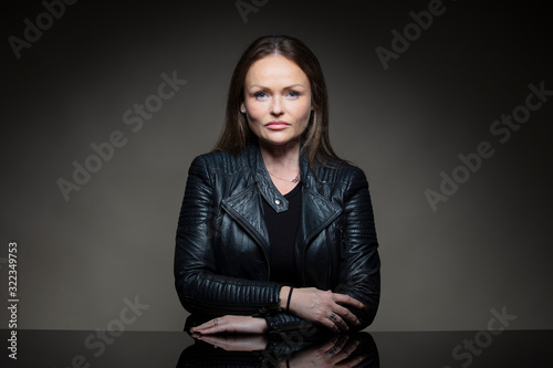 Portrait de femme au bureau 