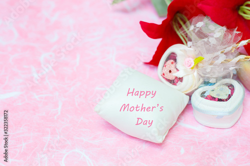 Fototapeta Naklejka Na Ścianę i Meble -  Happy Mother's day concepts. Mother's day and Sweetest day, love concept. Red flower with the letter Happy Mother's day on white pillow. copy space for text.