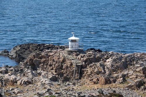 Kleiner Leuchtturm am Kullaberg, Schweden photo