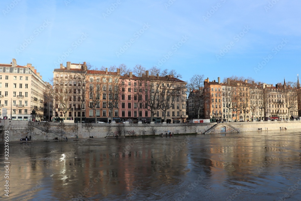 Le quai Saint Antoine au bord de la rivière Saône dans la ville de Lyon - Ville de Lyon - Département du Rhône - France