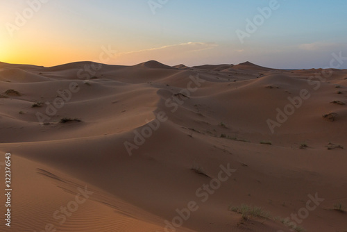 Maroc. Morocco. Merzouga. Dunes de sable dans le désert du Sahara. Sand dunes in the Sahara Desert.
