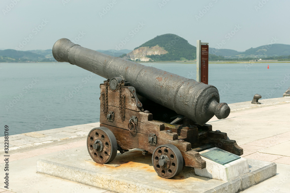 cañón español restaurado del siglo XVI