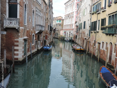 rio specchiante a venezia © Joacchi
