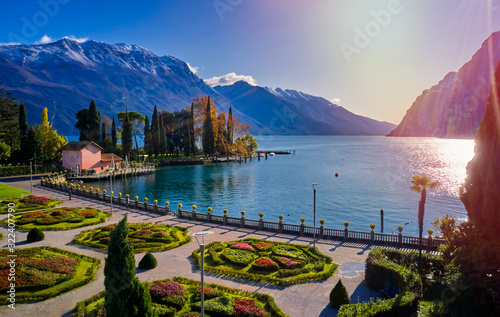 Tableau sur toile Beautiful and colorful autumn in Riva del Garda,Panorama of the gorgeous Garda l