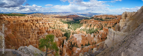 hiking the rim trail in bryce canyon national park in utah in the usa