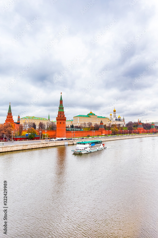 Obraz premium Russia Travel Destinations. Moscow Kremlin on Moskva River During Daytime. View from Bridge In Cloudy Day.