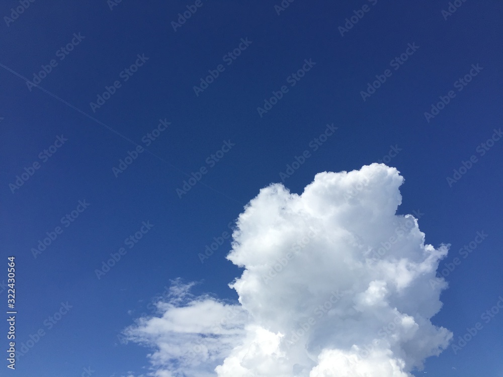 空 空