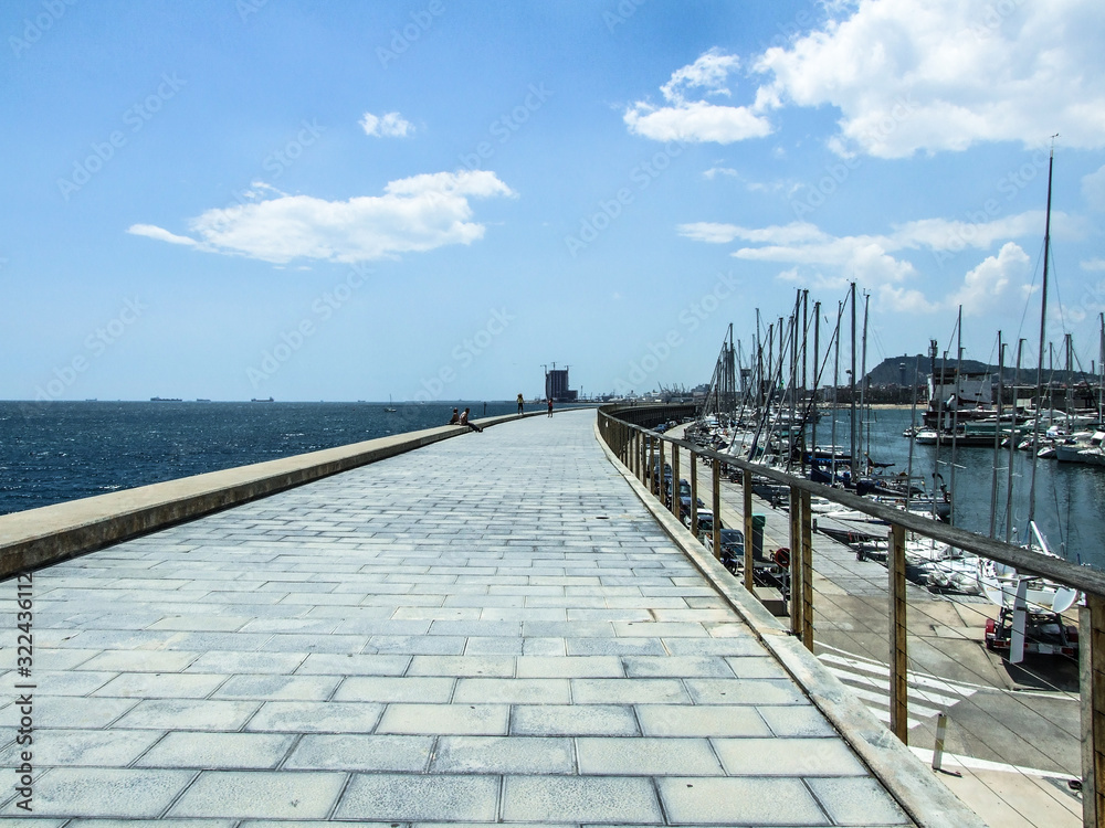 Obraz premium molo na jeziorze