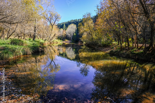 Fototapeta Naklejka Na Ścianę i Meble -  Fall colors along the river