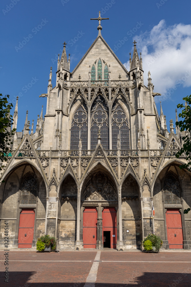  Basilique Saint-Urbain, 13th century gothic church in Troyes, France
