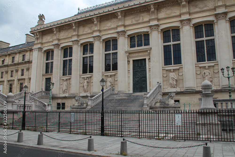 Obraz premium courthouse in paris (france)