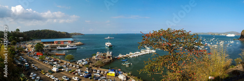 Panorama du port de la grande île de Mayotte photo