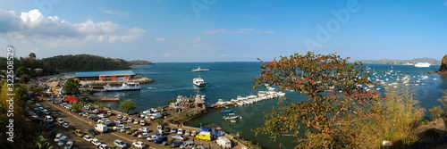 Panorama du port de la grande île de Mayotte