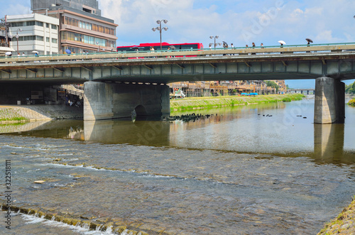 京都の鴨川と四条大橋