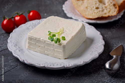 Foto Fresh cow's milk cheese. Healthy eating concept