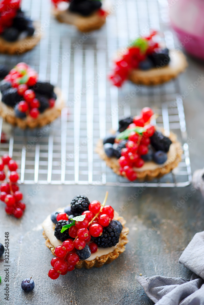 Raw white chocolate cheesecake tart...style rustic Raw white chocolate cheesecake tart...style rustic