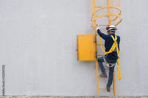 Technician Wear seat belts Safety harness Going up the stairs fixed ladder Working on a high ground In industrial plants prevent Fall from a height Wear protective equipment With space to enter text
