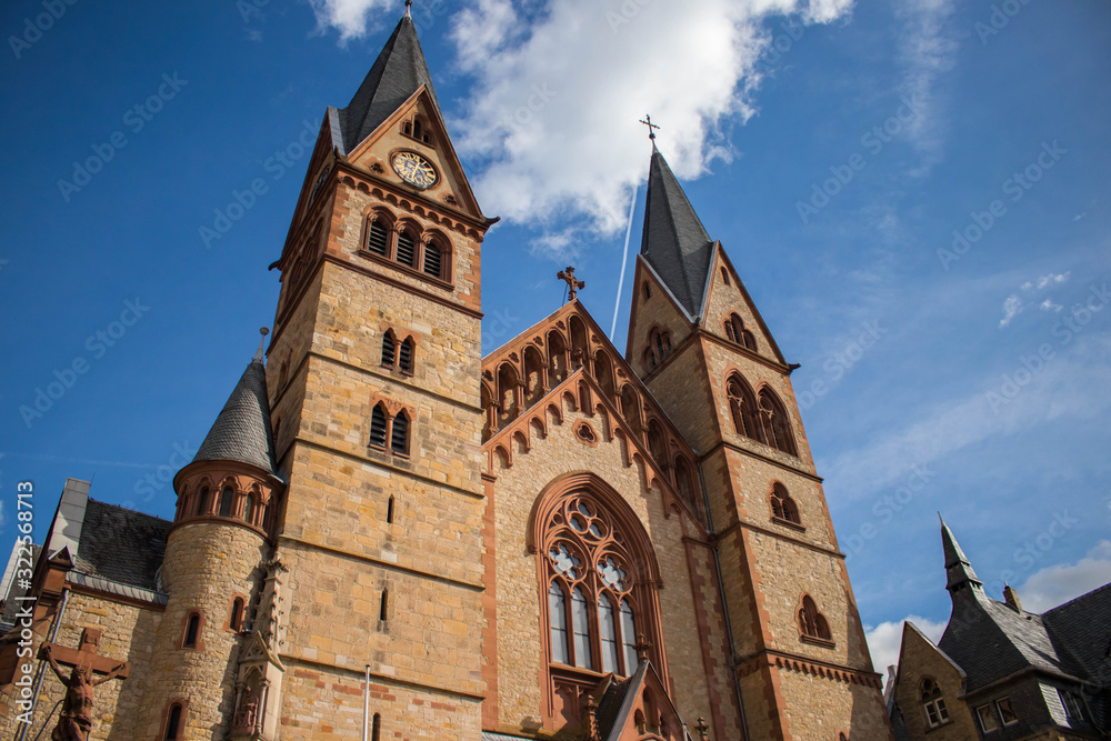 Fototapeta premium Church with sky photographed from below