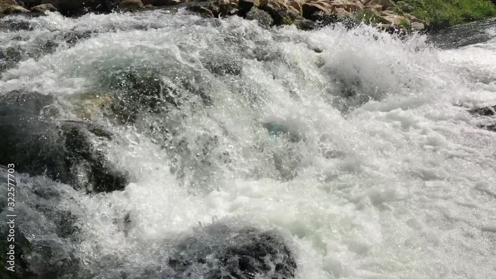 Riviere et écume Riviere et écume