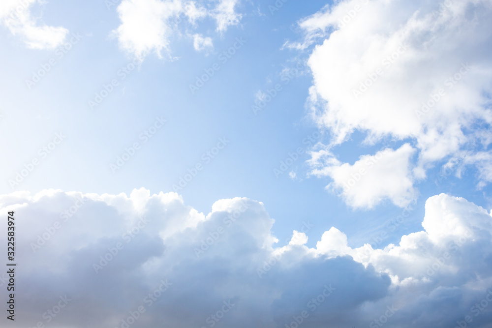 Naklejka premium Blue sky with clouds and sunlight in daylight, soft bright background
