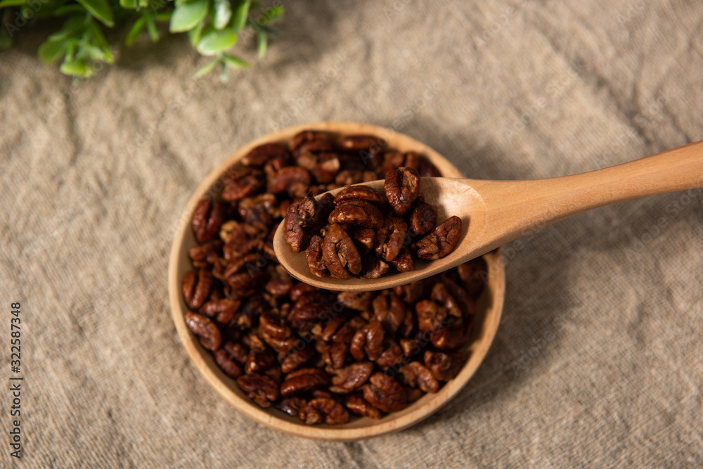 Walnut is a kind of nut food, it is very nutritious. It can also be used as medicine after grinding in Asia Walnut is a kind of nut food, it is very nutritious. It can also be used as medicine after grinding in Asia