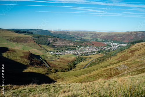 Bild auf Leinwand Bwlch y Clawdd looking down towards Cwm Parc and Treorchy Rhondda Valley Mid Gla