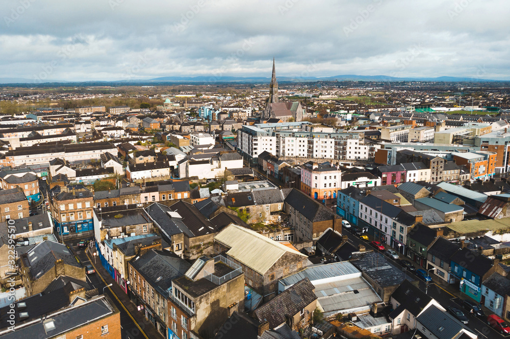 Naklejka premium sunny city life in ireland