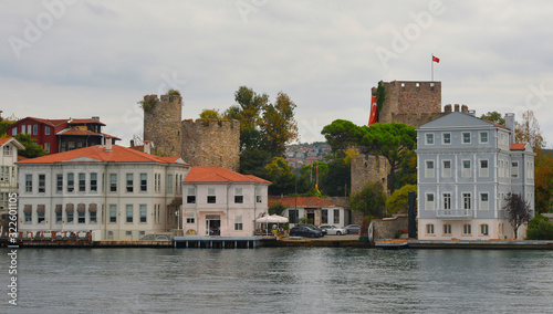 Obraz na plátně The 14th century Anatolian Fortress, Andalou Hisari, located at the narowest poi