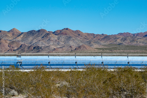 Принти на полотні This concentrated solar power plant uses a trough of parabolic mirrors to focus thermal energy on a water-filled receiver tube to generate steam
