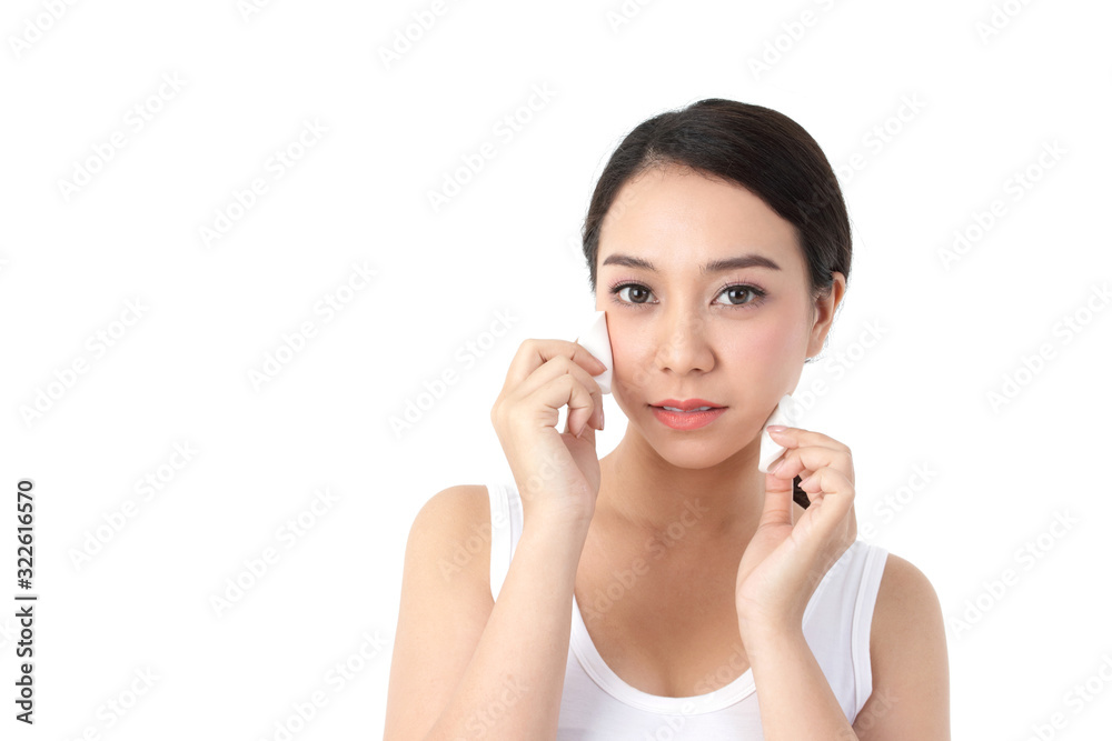 Beautiful Asian women skin treatment, use a sponge to wipe the face, beauty, attractive with a smile. White background Beautiful Asian women skin treatment, use a sponge to wipe the face, beauty, attractive with a smile. White background