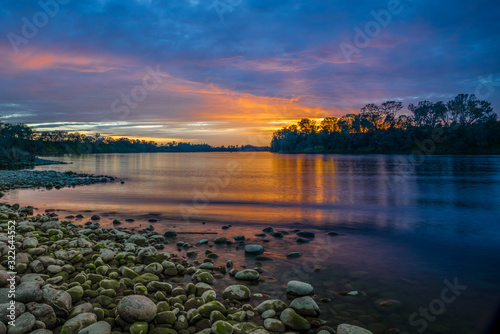Fototapeta Naklejka Na Ścianę i Meble -  Sunset on lake Natoma