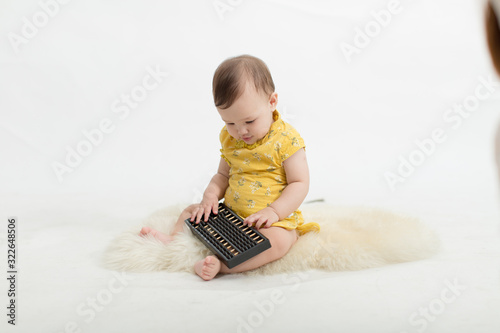 Enfant fille  franco chinoise 8 mois métisse