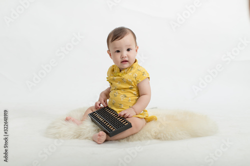 Enfant fille  franco chinoise 8 mois métisse