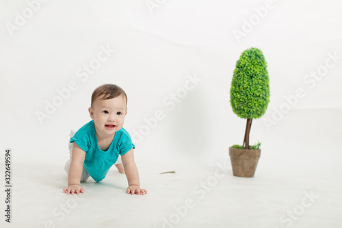 Enfant fille métisse franco chinoise 8 mois