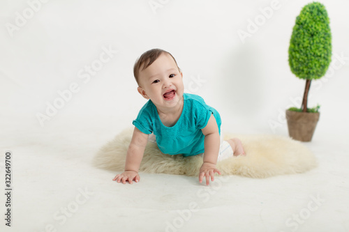 Enfant fille métisse franco chinoise 8 mois