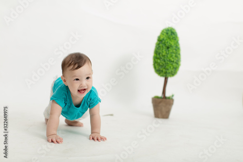 Enfant fille métisse franco chinoise 8 mois