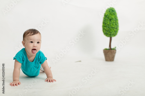 Enfant fille métisse franco chinoise 8 mois