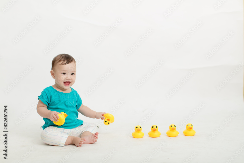 Enfant fille métisse franco chinoise 8 mois Enfant fille métisse franco chinoise 8 mois