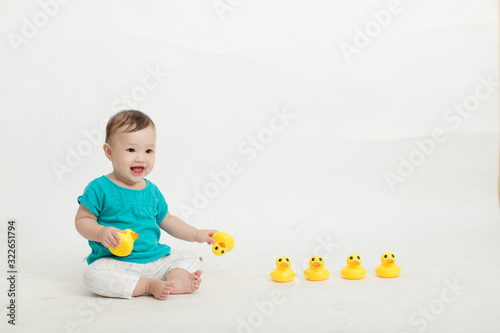 Enfant fille métisse franco chinoise 8 mois